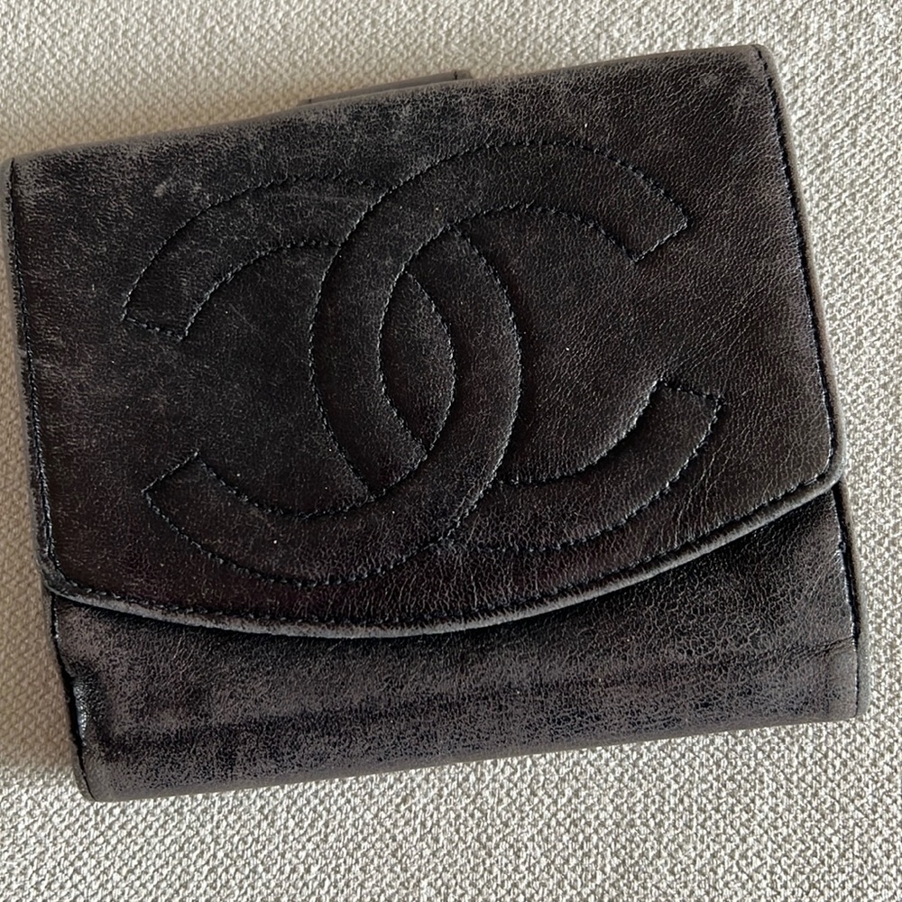 Authentic CHANEL Vintage Bilfold CC Caviar Skin Wallet